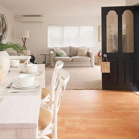 Salty Breeze Beach House Orewa Exteriör bild