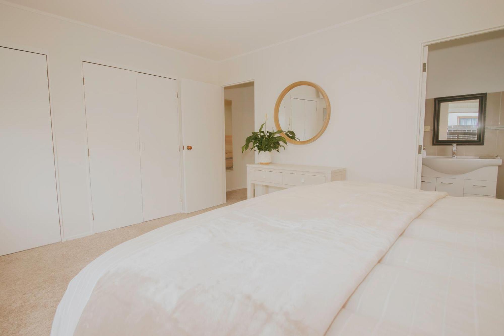 Salty Breeze Beach House Orewa Exteriör bild