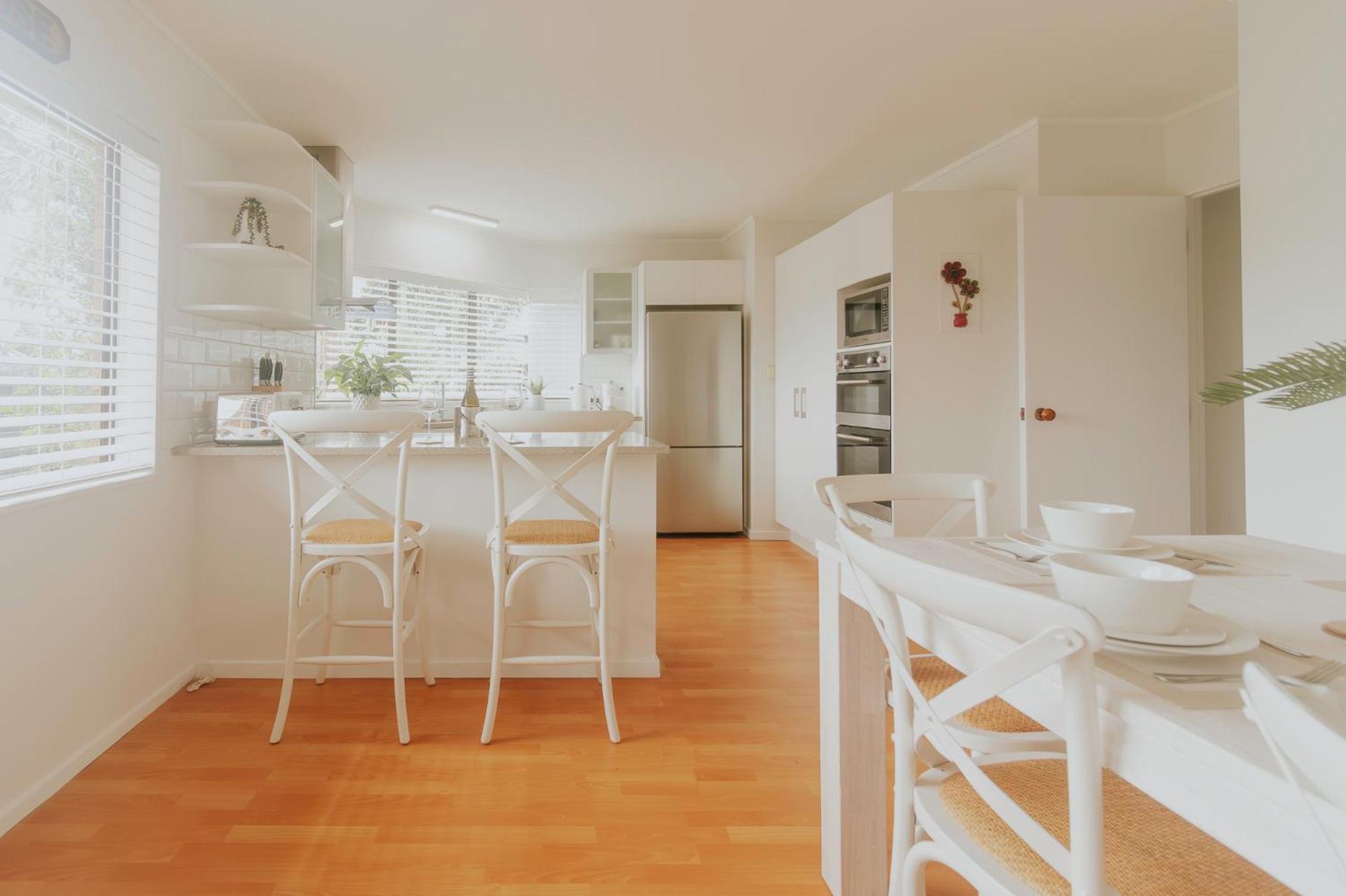 Salty Breeze Beach House Orewa Exteriör bild