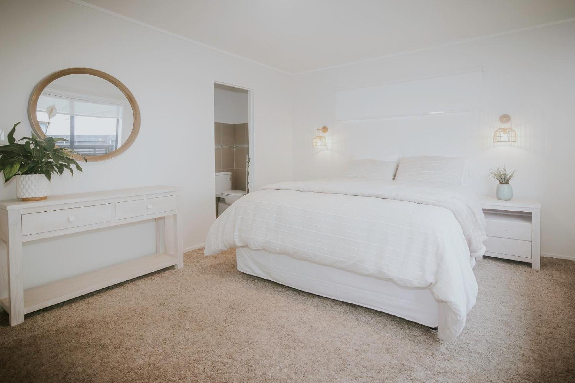 Salty Breeze Beach House Orewa Exteriör bild